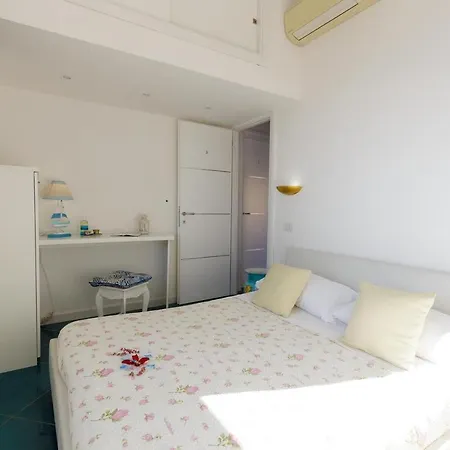 Residenza Celeste לינה וארוחת בוקר סלרנו