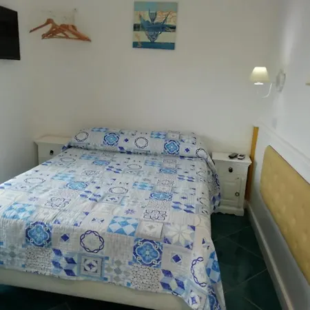 לינה וארוחת בוקר Residenza Celeste סלרנו
